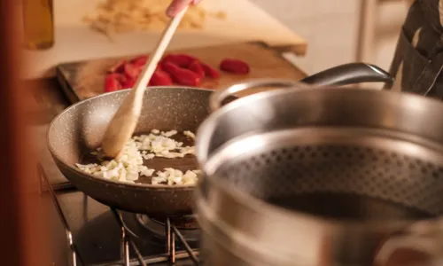  				 					Tá em cima da hora? Aprenda a preparar o spaguetti alla puttanesca 				 				