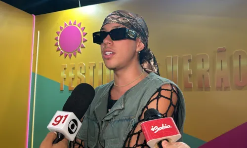 

					Teto fala sobre importância de cantar na Bahia: 'Me libertei'

				