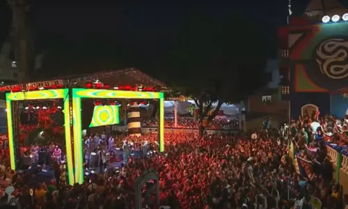 
				
					Timbalada lota 'Guetho Square' em último ensaio antes do Carnaval
				
				