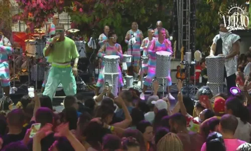 
				
					Timbalada lota 'Guetho Square' em último ensaio antes do Carnaval
				
				