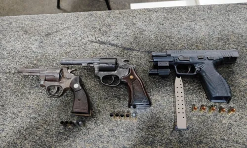  				 					Três pessoas morrem após troca de tiros com policiais na BA-046 				 				