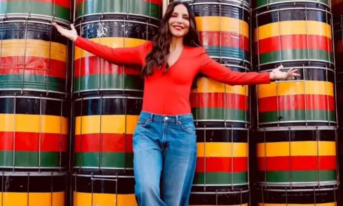 
				
					VÍDEO: Ivete Sangalo aparece de surpresa em show do Olodum em Salvador
				
				