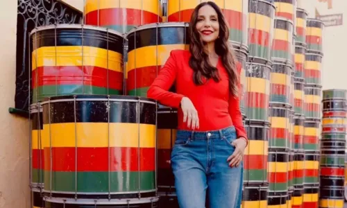 
				
					VÍDEO: Ivete Sangalo aparece de surpresa em show do Olodum em Salvador
				
				