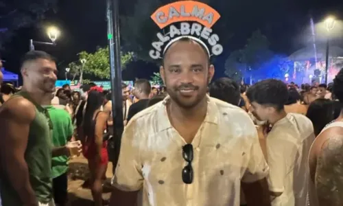  				 					Vídeo: confeiteiro faz bolo de chocolate e calabresa com rosto de Davi 				 				