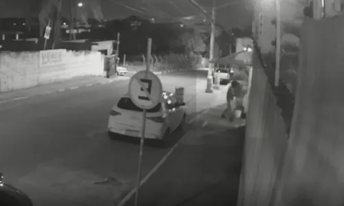 
				
					Vídeo mostra ataque a tiros a porteiro em Lauro de Freitas
				
				