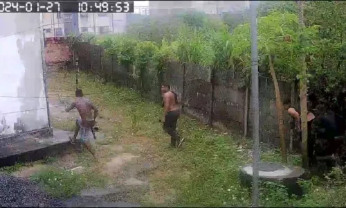 
				
					Vídeo mostra suspeitos em fuga durante ação policial em Salvador
				
				