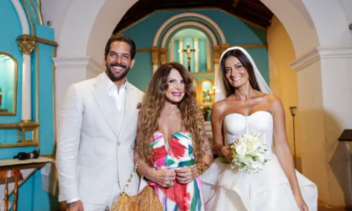
				
					Vocalista da Banda Eva, Felipe Pezzoni se casa em Trancoso
				
				