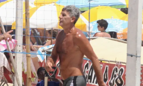 
				
					Xande Valois e mais: famosos aproveitam praia no Rio nesta sexta (29)
				
				