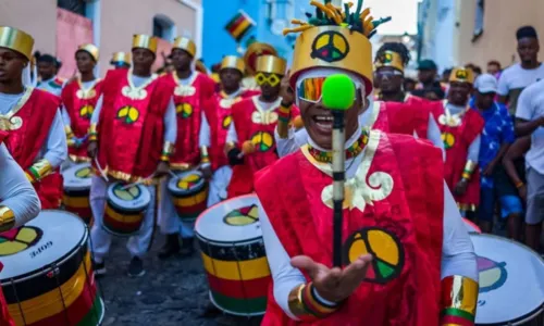 
				
					45 anos do Olodum: escola do grupo oferece oficina de dança gratuita
				
				