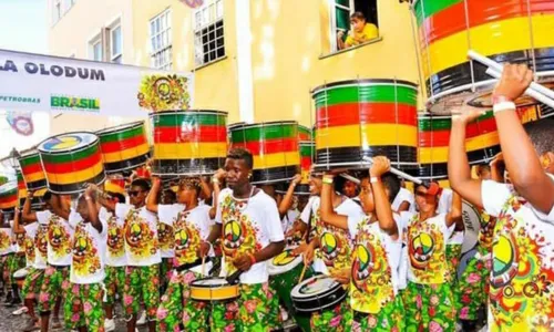 
				
					45 anos do Olodum: escola do grupo oferece oficina de dança gratuita
				
				