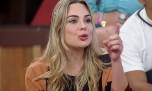 
				
					Márcia Dantas entra na mira de A Fazenda para repetir método da Record
				
				