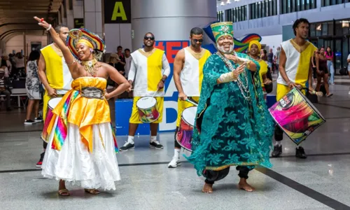 
				
					Abadás e ingressos poderão ser retirados no Aeroporto de Salvador
				
				