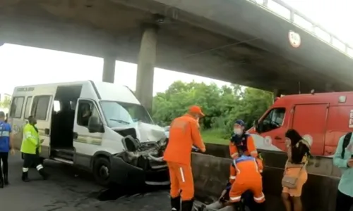 
				
					Acidente envolvendo ônibus e van deixa feridos na BR-324
				
				