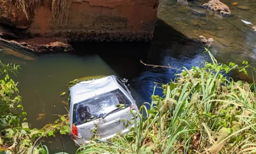 
				
					Agricultor morre após carro cair de ponte no sul da Bahia
				
				