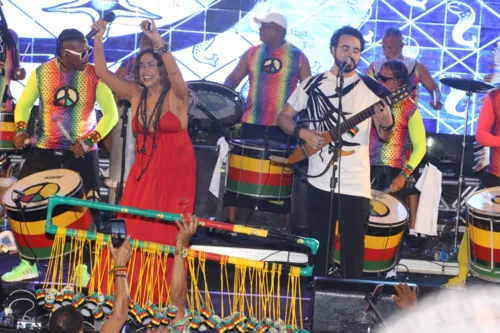 
				
					Alinne Rosa, Daniela Mercury e Jacaré marcam presença no Olodum; FOTOS
				
				