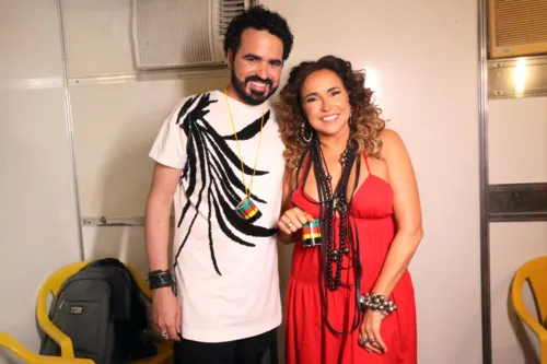 
				
					Alinne Rosa, Daniela Mercury e Jacaré marcam presença no Olodum; FOTOS
				
				