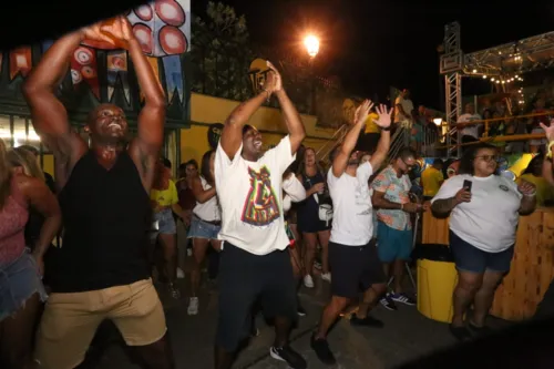 
				
					Alinne Rosa, Daniela Mercury e Jacaré marcam presença no Olodum; FOTOS
				
				