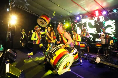 
				
					Alinne Rosa, Daniela Mercury e Jacaré marcam presença no Olodum; FOTOS
				
				