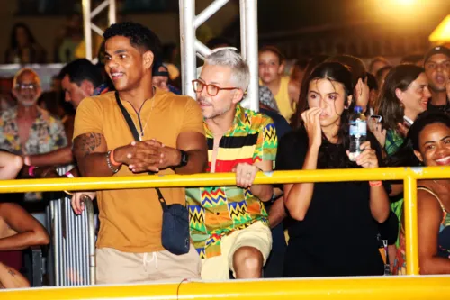 
				
					Alinne Rosa, Daniela Mercury e Jacaré marcam presença no Olodum; FOTOS
				
				