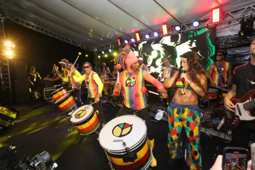 
				
					Alinne Rosa, Daniela Mercury e Jacaré marcam presença no Olodum; FOTOS
				
				