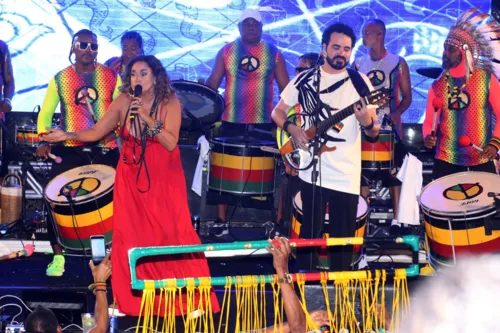 
				
					Alinne Rosa, Daniela Mercury e Jacaré marcam presença no Olodum; FOTOS
				
				