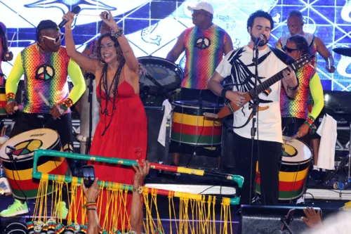 
				
					Alinne Rosa, Daniela Mercury e Jacaré marcam presença no Olodum; FOTOS
				
				