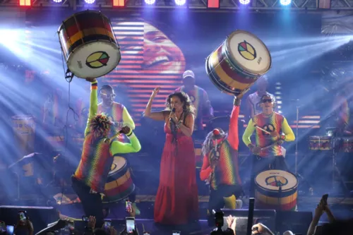 
				
					Alinne Rosa, Daniela Mercury e Jacaré marcam presença no Olodum; FOTOS
				
				