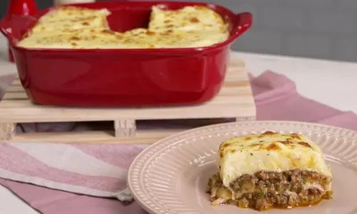 
				
					Almoço de domingo: aprenda receita de bolo de batata com carne moída
				
				