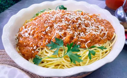 
				
					Almoço de domingo: saiba como preparar macarrão ao molho de salsicha
				
				