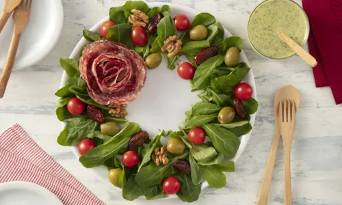 
				
					Almoço especial: aprenda a fazer salada guirlanda de Natal
				
				