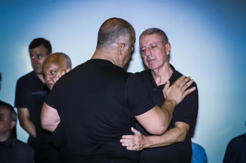 
				
					Amigos e familiares se despedem de Zagallo em velório na sede da CBF
				
				