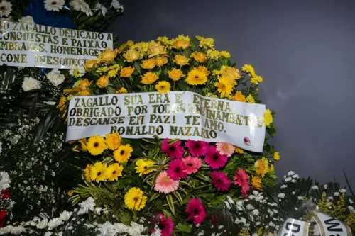 
				
					Amigos e familiares se despedem de Zagallo em velório na sede da CBF
				
				