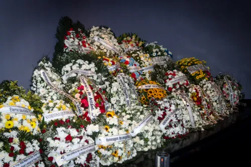 
				
					Amigos e familiares se despedem de Zagallo em velório na sede da CBF
				
				