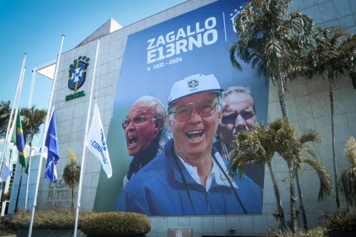 
				
					Amigos e familiares se despedem de Zagallo em velório na sede da CBF
				
				