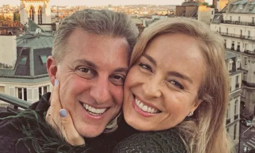 
				
					Angélica revela como salvou casamento com Luciano Huck: 'Mais atenta'
				
				