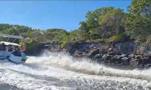 
				
					Após acidente com mortes, lancha faz manobra arriscada em Boipeba
				
				