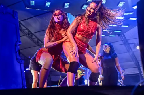 
				
					Após estreia em Salvador, bloco da Anitta agita Florianópolis; FOTOS
				
				