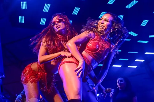 
				
					Após estreia em Salvador, bloco da Anitta agita Florianópolis; FOTOS
				
				