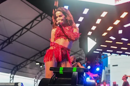 
				
					Após estreia em Salvador, bloco da Anitta agita Florianópolis; FOTOS
				
				