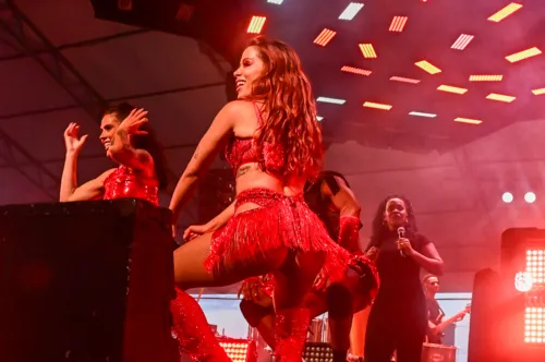 
				
					Após estreia em Salvador, bloco da Anitta agita Florianópolis; FOTOS
				
				