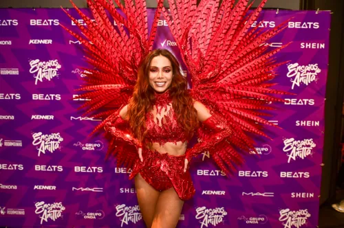 
				
					Após estreia em Salvador, bloco da Anitta agita Florianópolis; FOTOS
				
				