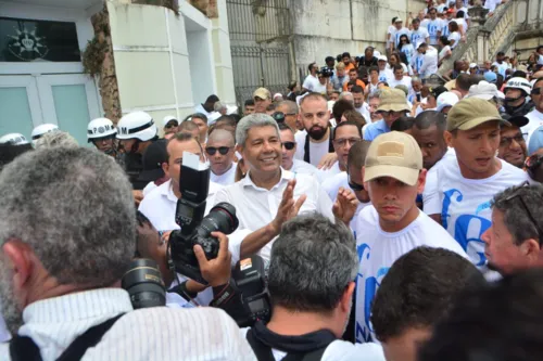 
				
					Autoridades e políticos participam da Lavagem do Bonfim; FOTOS
				
				