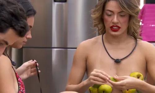 
				
					'BBB 24': Beatriz customiza sutiã com restos de alimentos; confira
				
				