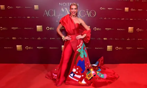 
				
					Baile de Lore e Léo: veja galeria de fotos da 'Noite da Aclamação'
				
				