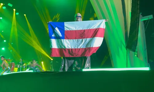 
				
					Bandeira da BA, capoeira e sucessos: veja como foi show de CeeLo Green
				
				