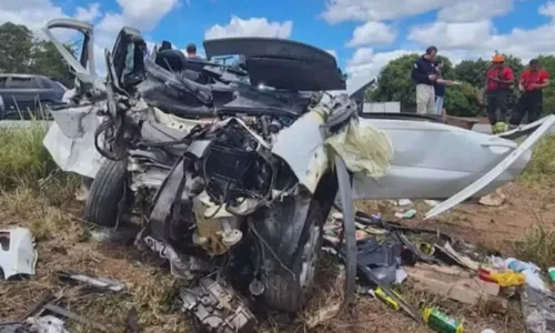 
				
					Batida entre caminhonetes mata 2 e deixa 3 feridos em Laje
				
				