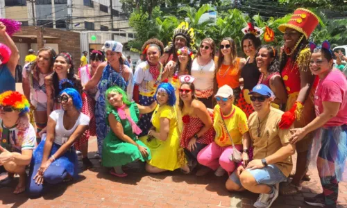 
				
					Bloco Apice Folia agita equipe e moradores de Ondina durante Carnaval
				
				