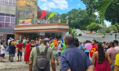 
				
					Bloco Apice Folia agita equipe e moradores de Ondina durante Carnaval
				
				