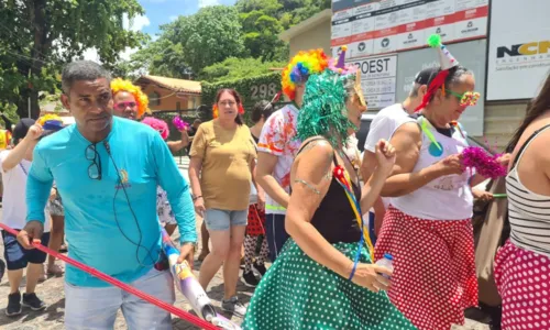 
				
					Bloco Apice Folia agita equipe e moradores de Ondina durante Carnaval
				
				