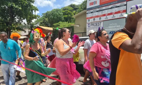 
				
					Bloco Apice Folia agita equipe e moradores de Ondina durante Carnaval
				
				